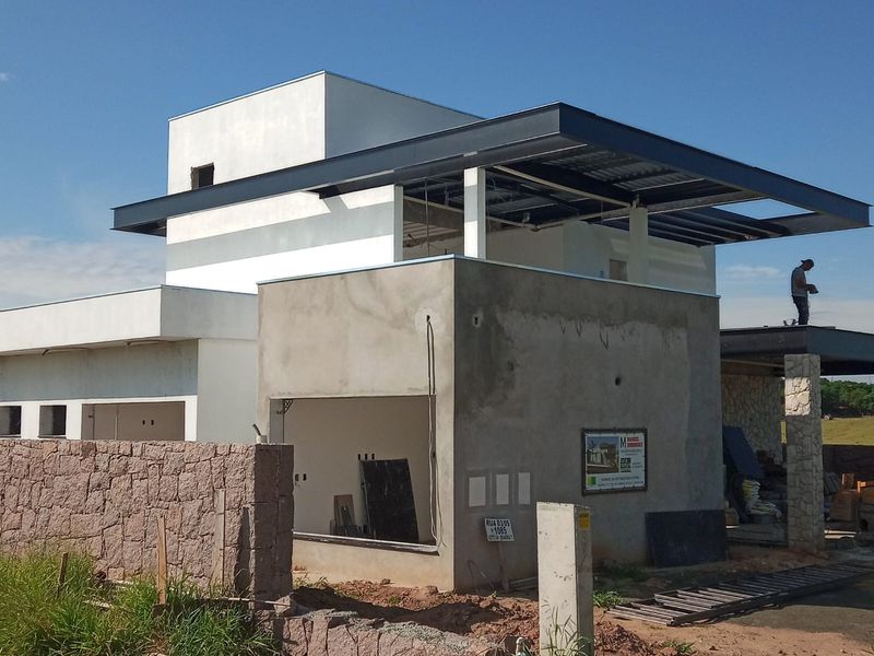 Edificação comercial concluída com estrutura metálica na região de Indaiatuba