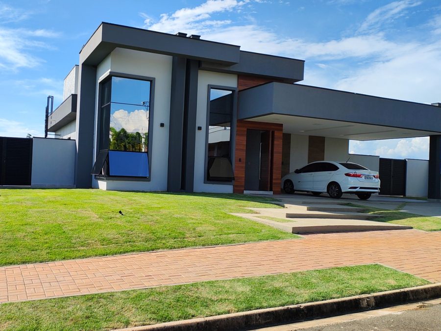 Residência térrea concluída em condomínio, com obra acompanhada por medições para liberação das parcelas do financiamento Caixa